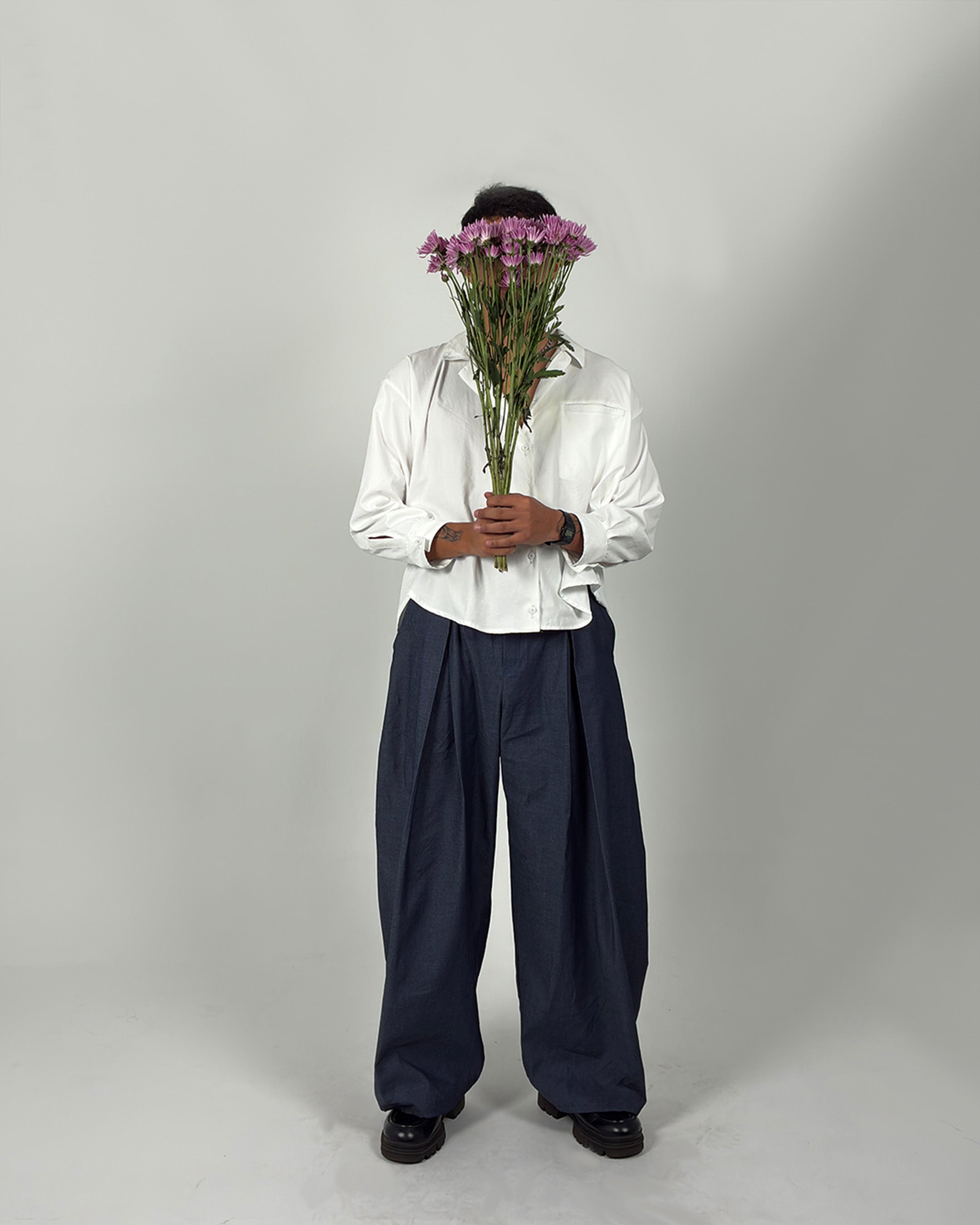 HIKARI CHAMBRAY PLEATS PANTS